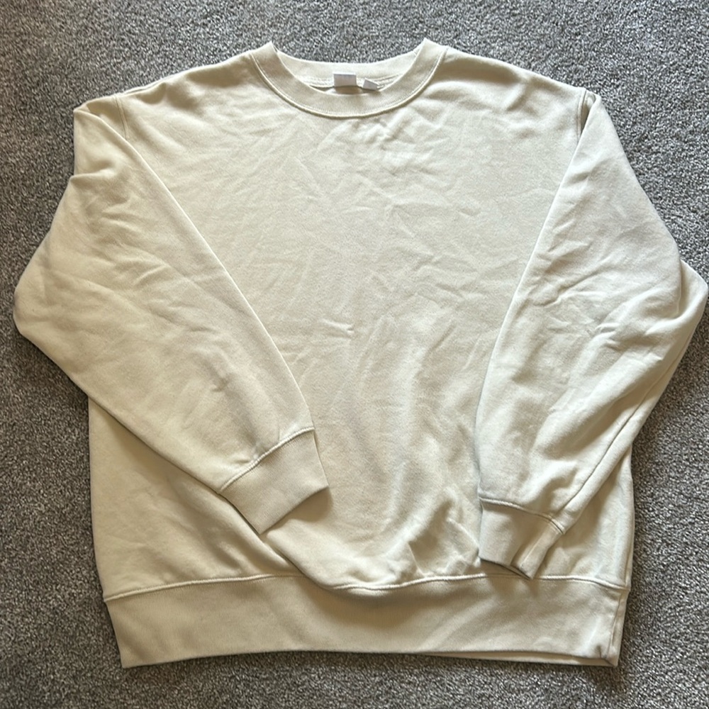 GAP cream crew neck sweatshirt, size M